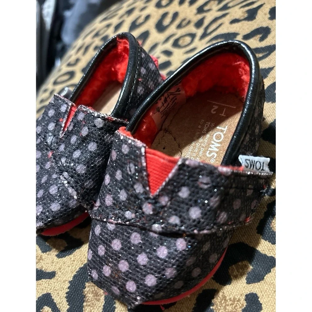 Toms navy blue